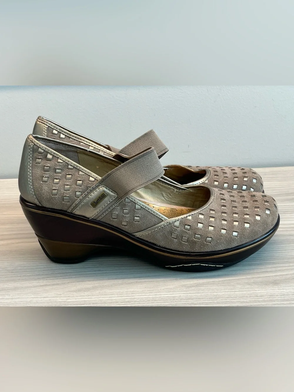 Jambu Hidden Wedge Taupe Suede Comfort Mary Jane Shoes—Women’s 11M